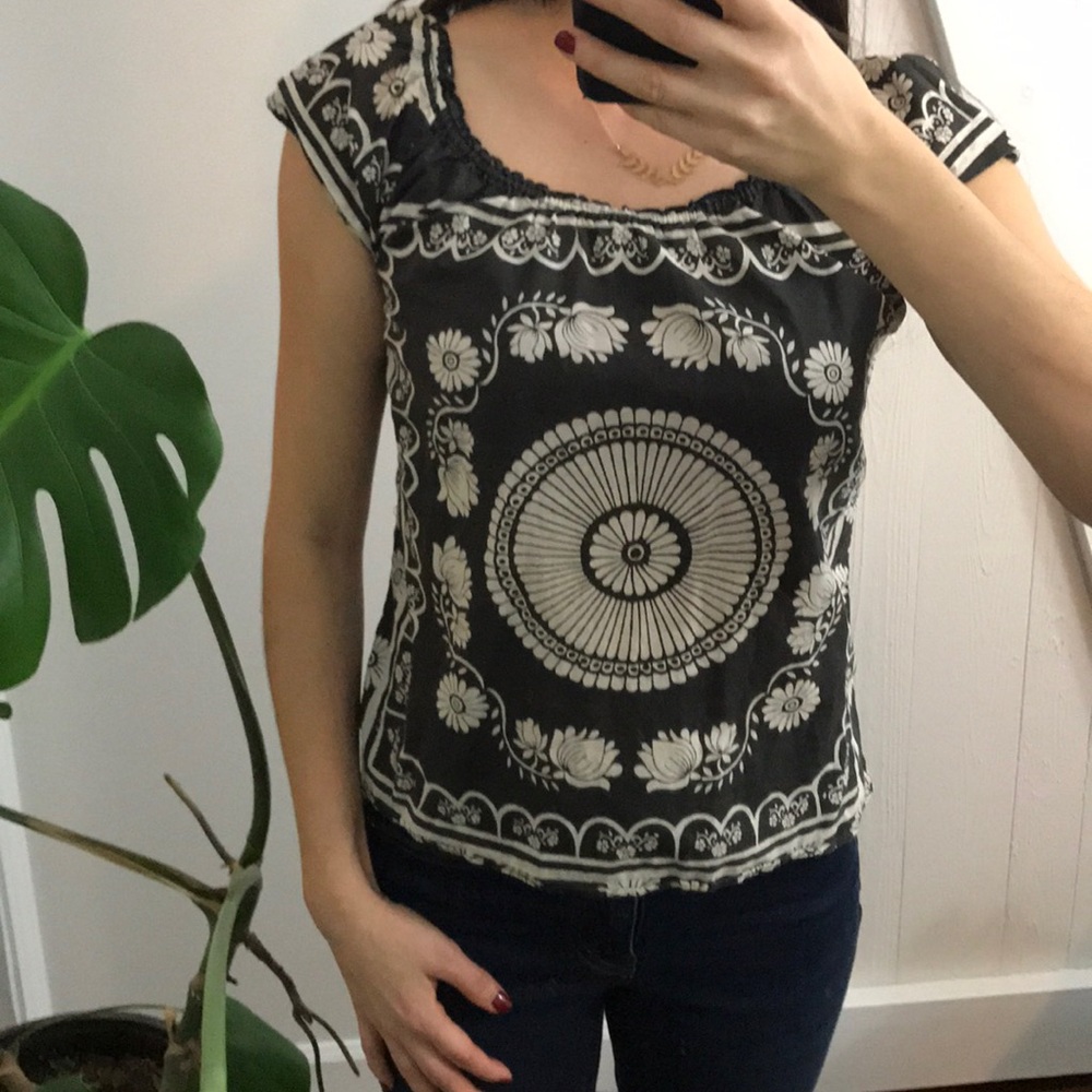 Lucky graphic tee xs mandala Buddhist graphic tee